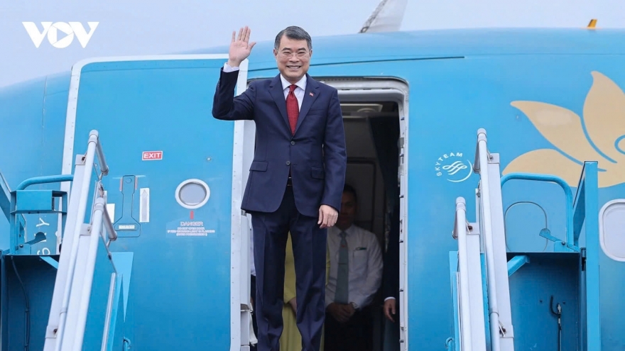 PM Le Minh Hung departs for ASEAN Summit in Philippines